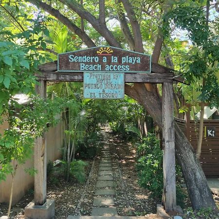 Tsunami Hostel Tamarindo Esterno foto