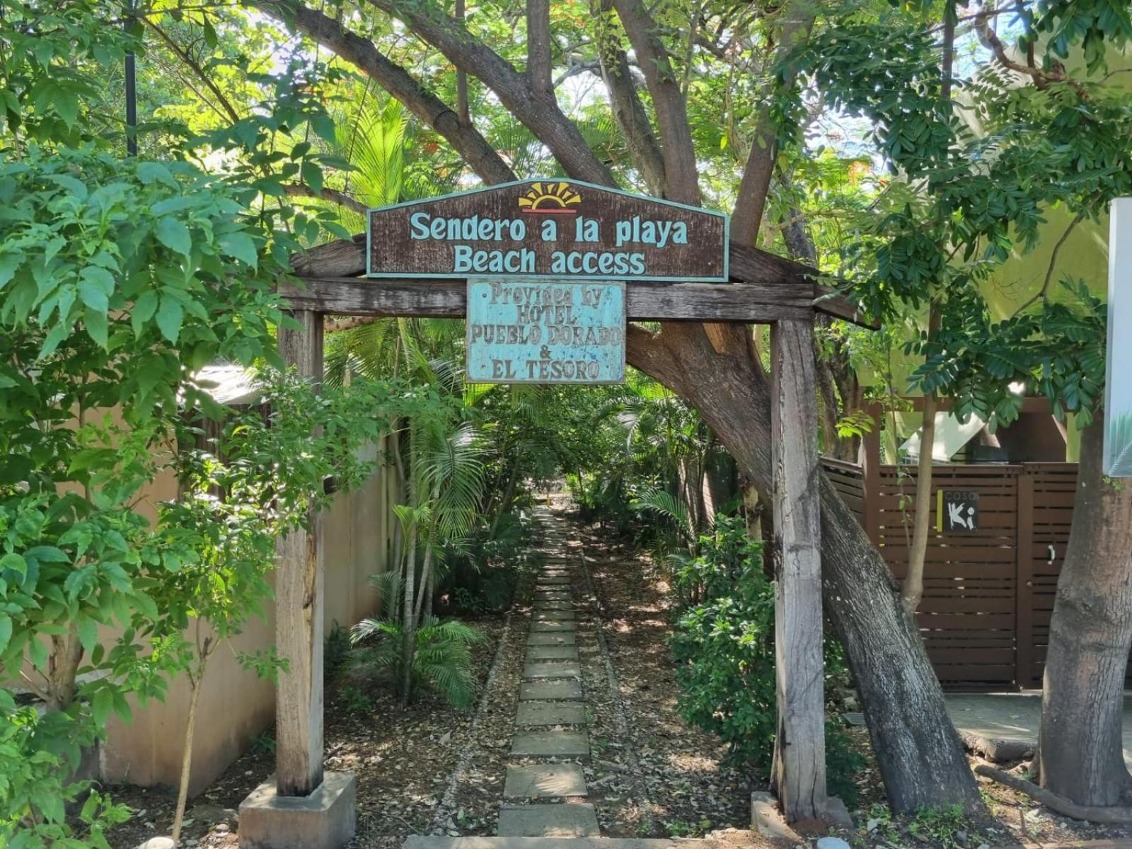 Tsunami Hostel Tamarindo Esterno foto