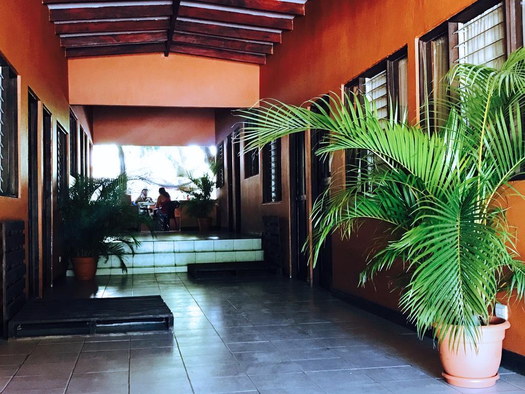 Tsunami Hostel Tamarindo Esterno foto