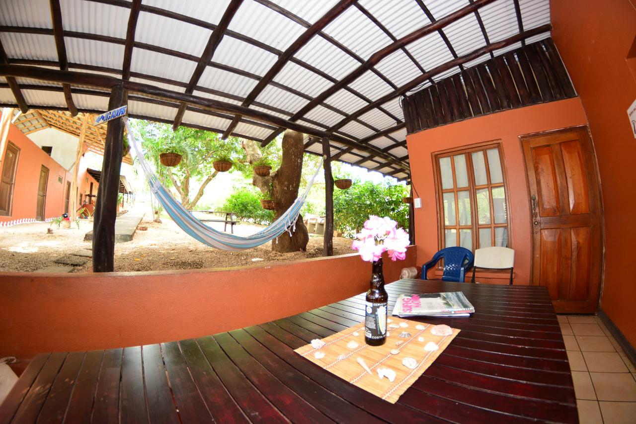Tsunami Hostel Tamarindo Esterno foto