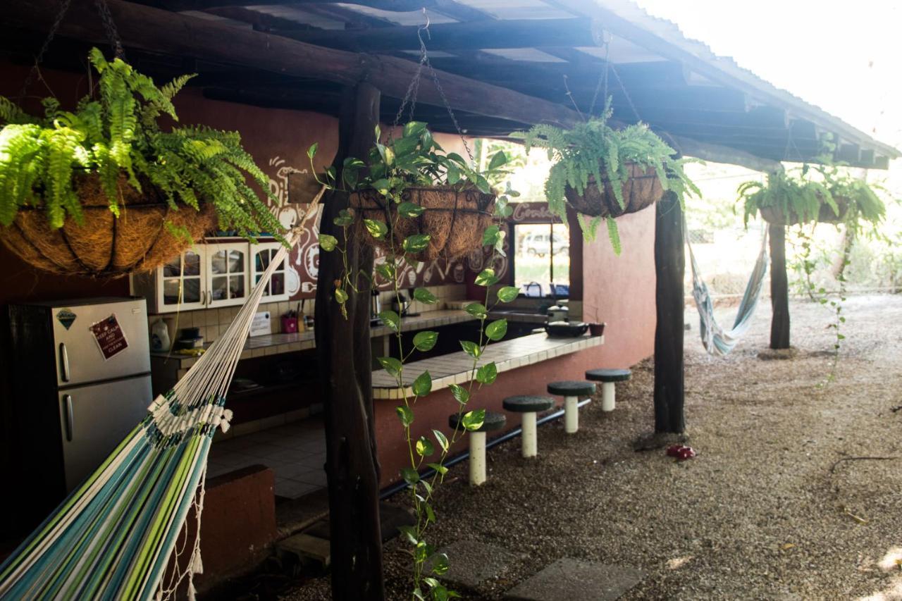 Tsunami Hostel Tamarindo Esterno foto