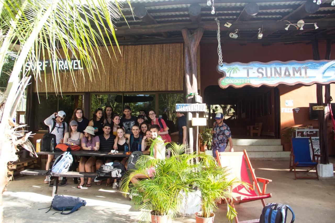 Tsunami Hostel Tamarindo Esterno foto